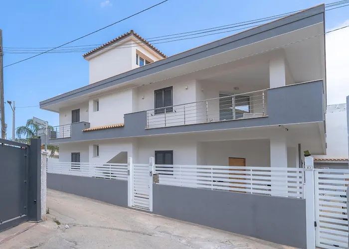 A Due Passi Dal Mare